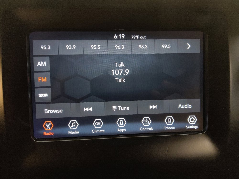 Used 2021 Jeep Cherokee Latitude Plus w/ Sun & Sound Group FWD image 25