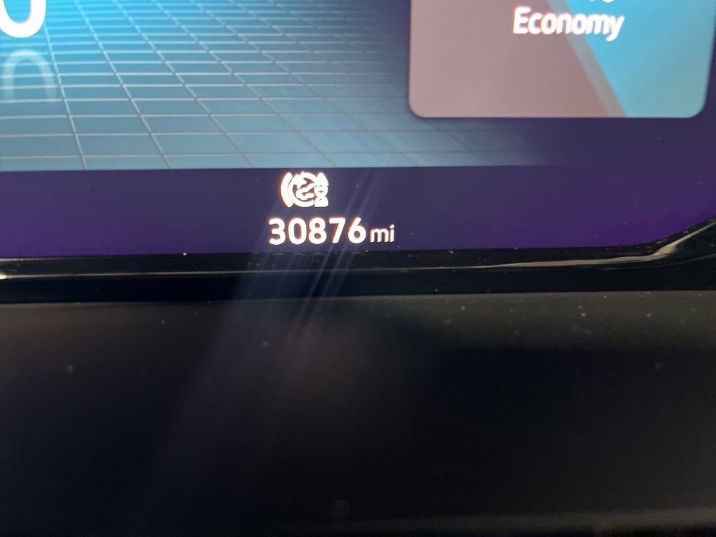 Used 2025 Volkswagen Atlas Cross Sport SE image 2