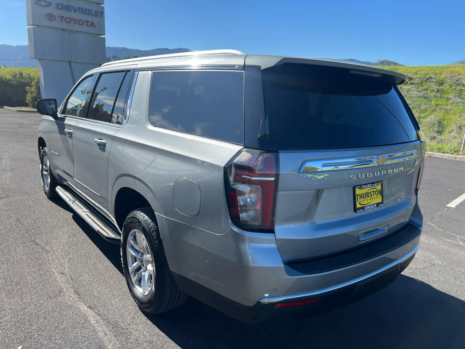 Used 2024 Chevrolet Suburban LT image 9