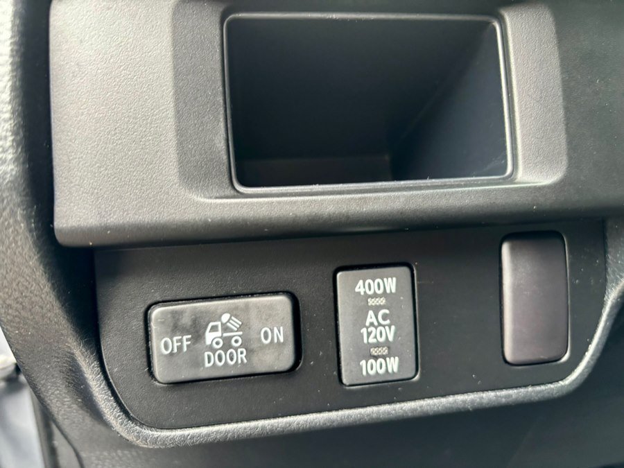 Used 2016 Toyota Tacoma TRD Sport w/ Exterior Package AWD/4WD image 26