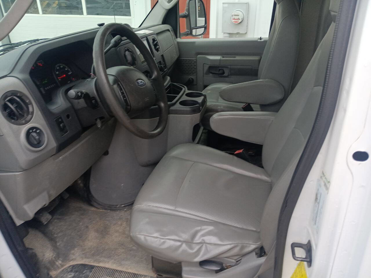 Used 2010 Ford E-450 and Econoline 450 Super Duty image 7