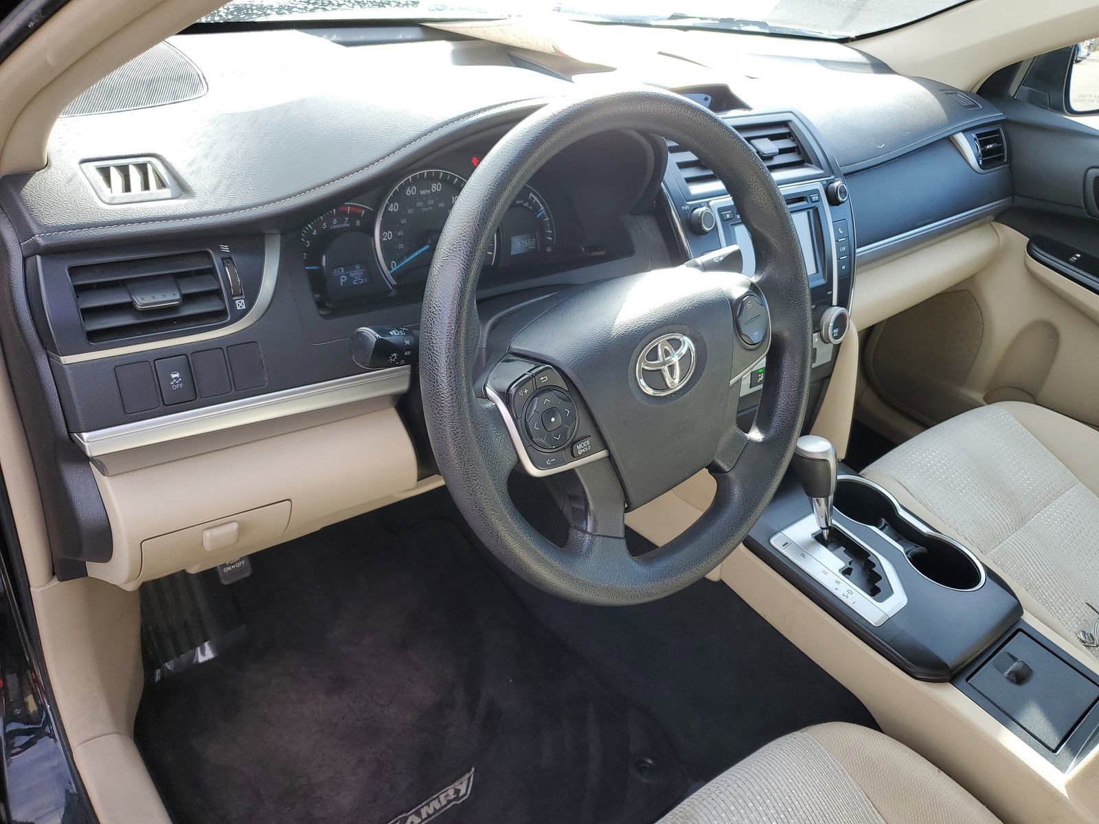 Used 2012 Toyota Camry LE image 19