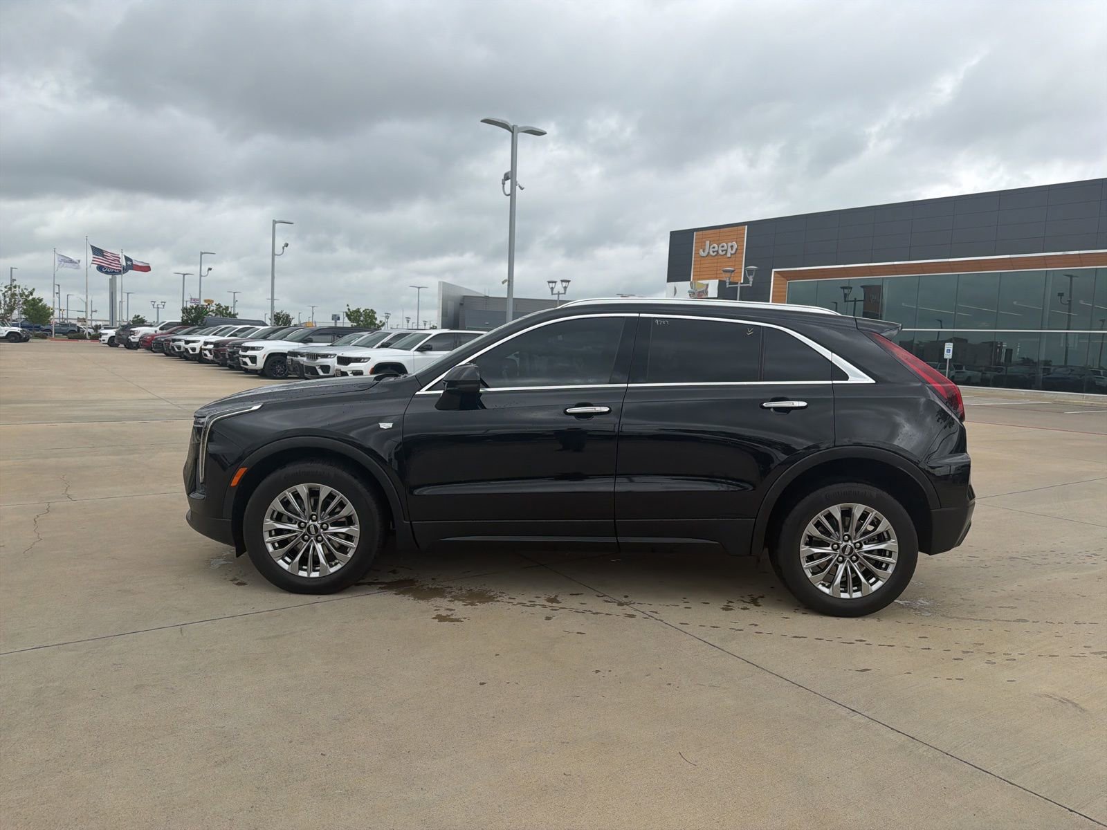 Used 2024 Cadillac XT4 Premium Luxury w/ Cold Weather Package image 2