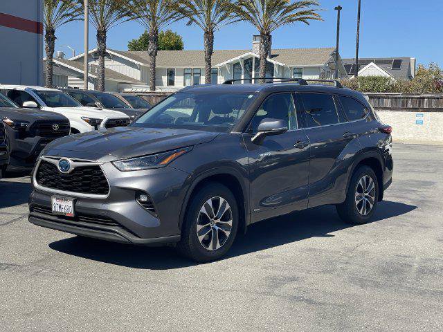 Certified 2021 Toyota Highlander XLE AWD/4WD image 1