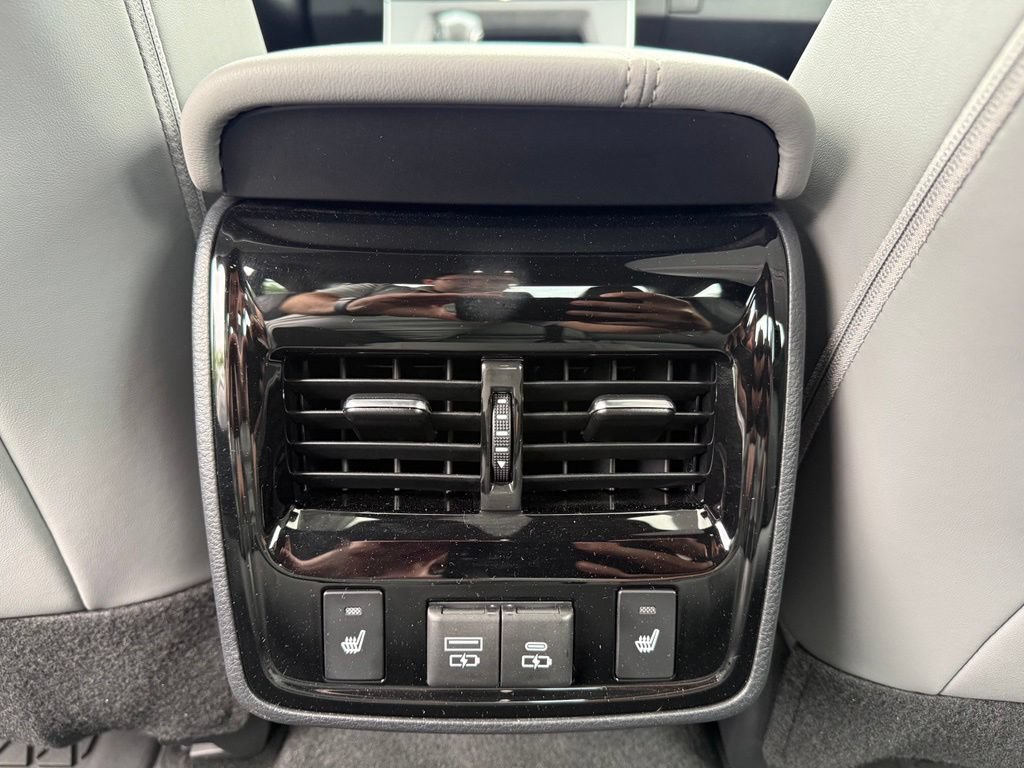 Used 2021 Toyota Avalon Limited w/ Advanced Safety Package FWD image 18