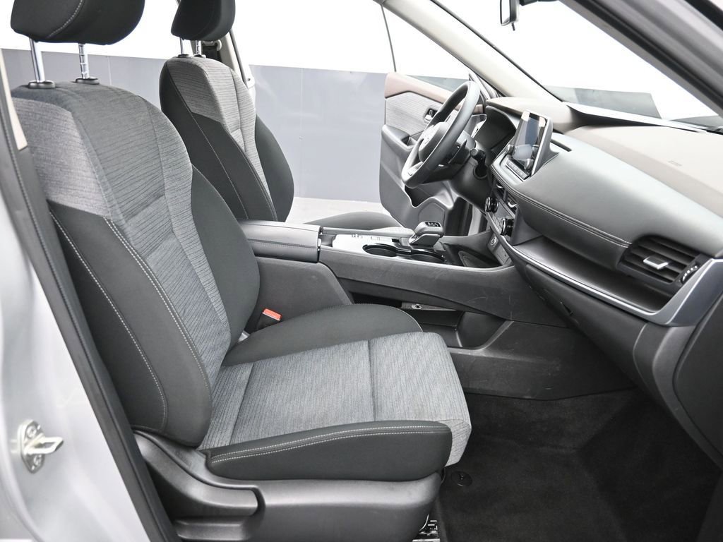 Used 2023 Nissan Rogue SV FWD image 12