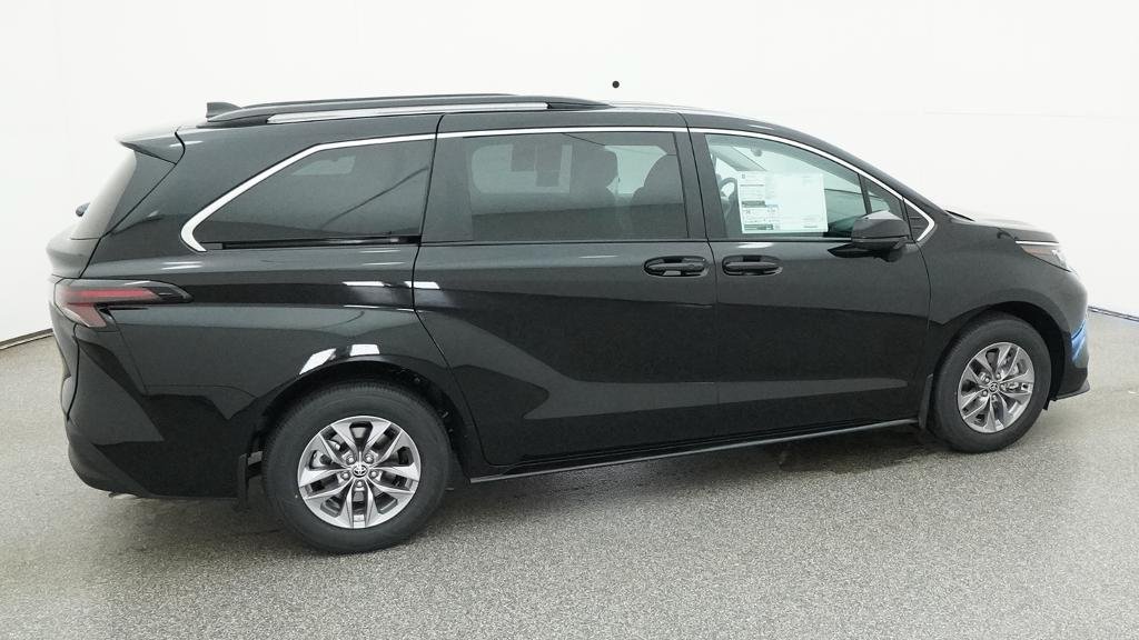 New 2026 Toyota Sienna LE FWD image 16