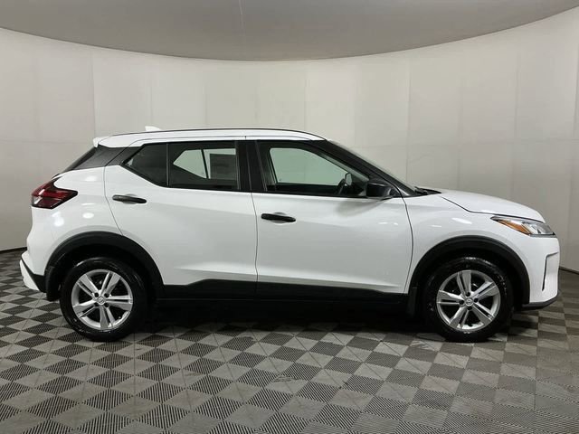New 2025 Nissan Kicks Play S image 8