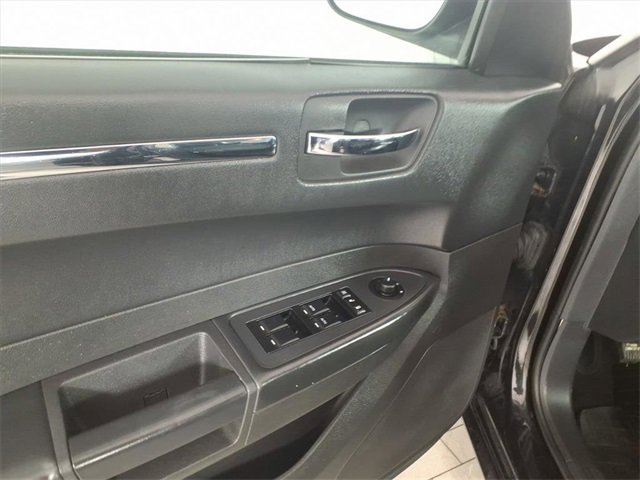 Used 2010 Chrysler 300 Touring image 10