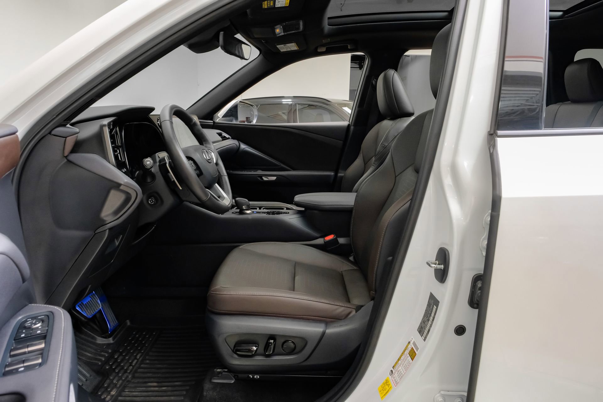 Used 2025 Lexus TX 350 AWD w/ Technology Package image 4