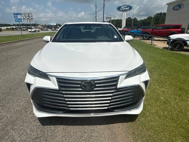 Used 2019 Toyota Avalon Limited FWD image 3
