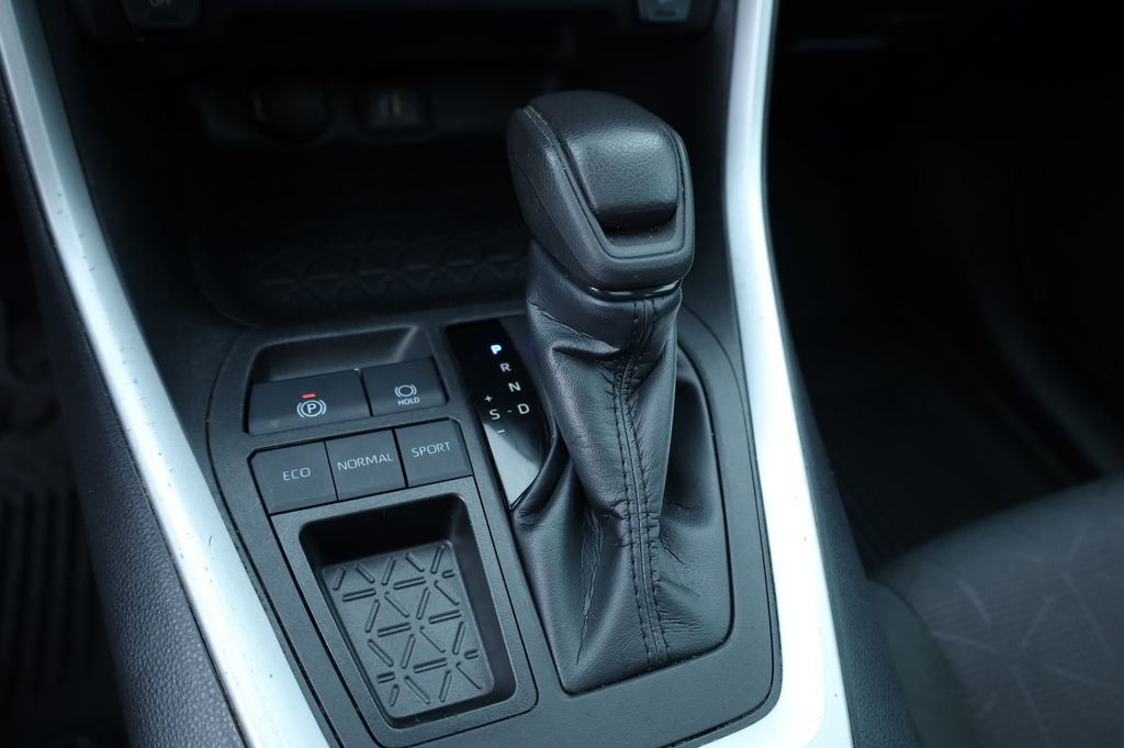 Used 2023 Toyota RAV4 XLE w/ Convenience Package image 9