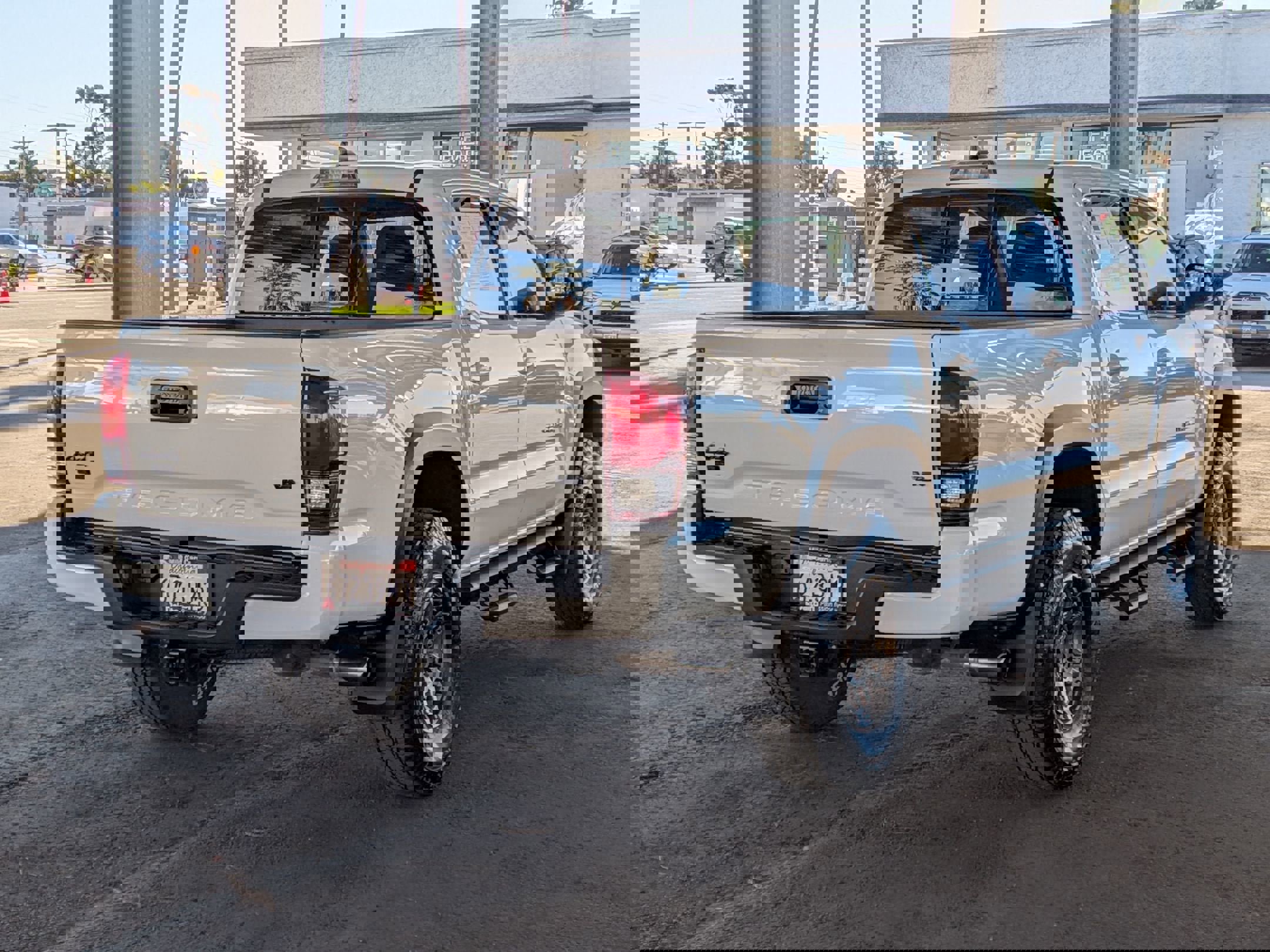 Used 2022 Toyota Tacoma SR5 w/ Trail Edition image 4