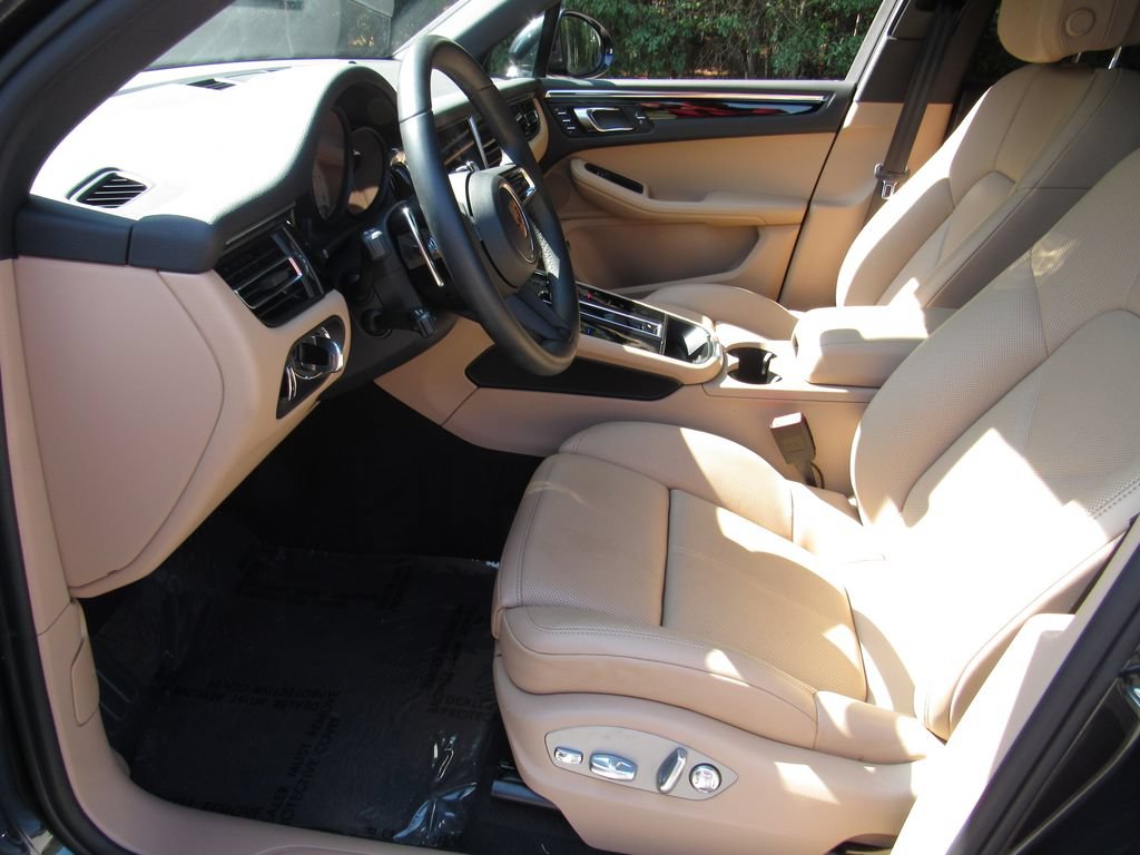 Certified 2026 Porsche Macan AWD/4WD image 5