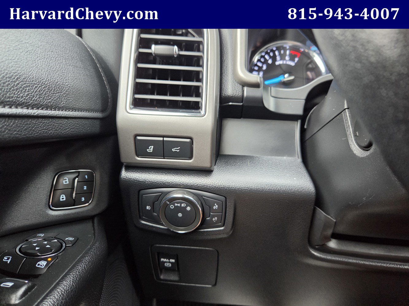 Used 2020 Ford Expedition XLT w/ Equipment Group 202A AWD/4WD image 22