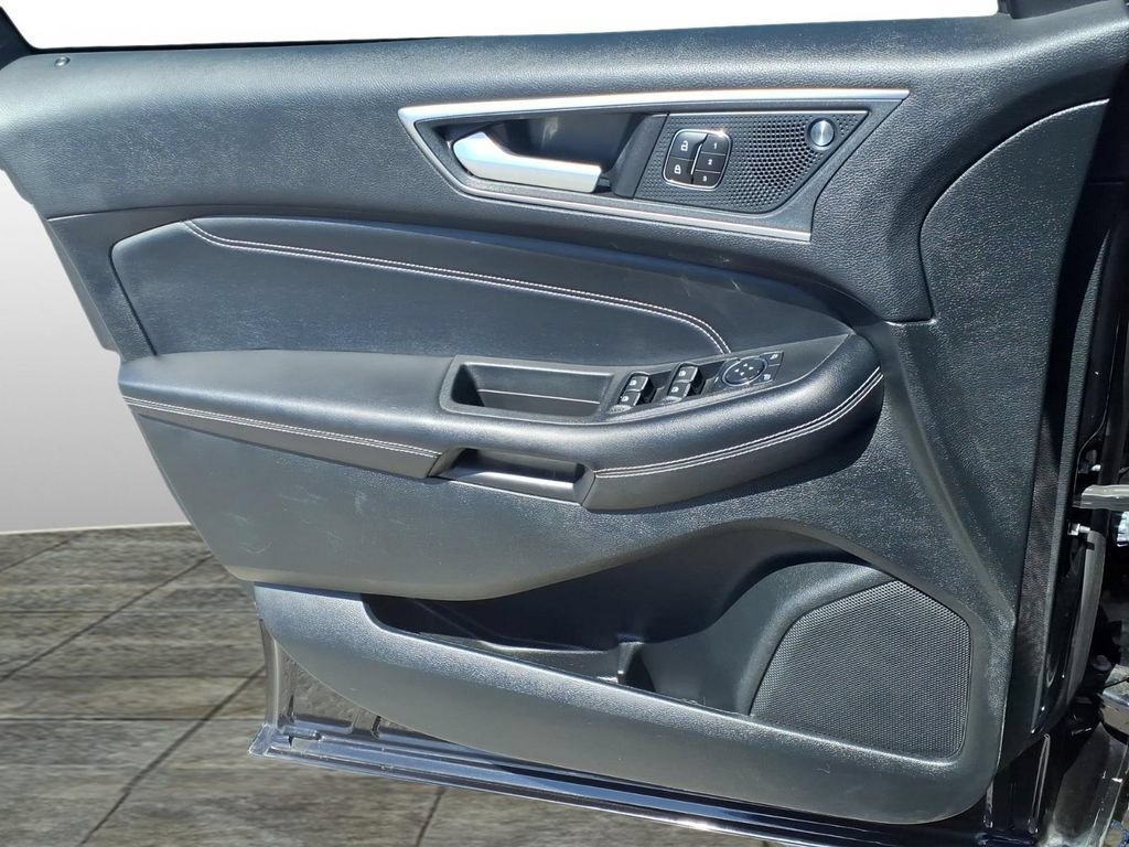 Used 2023 Ford Edge Titanium AWD/4WD image 11