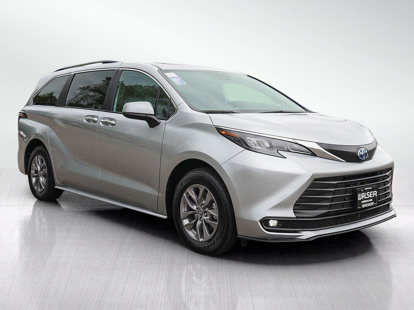 Used 2025 Toyota Sienna XLE w/ XLE Plus Package AWD/4WD image 7