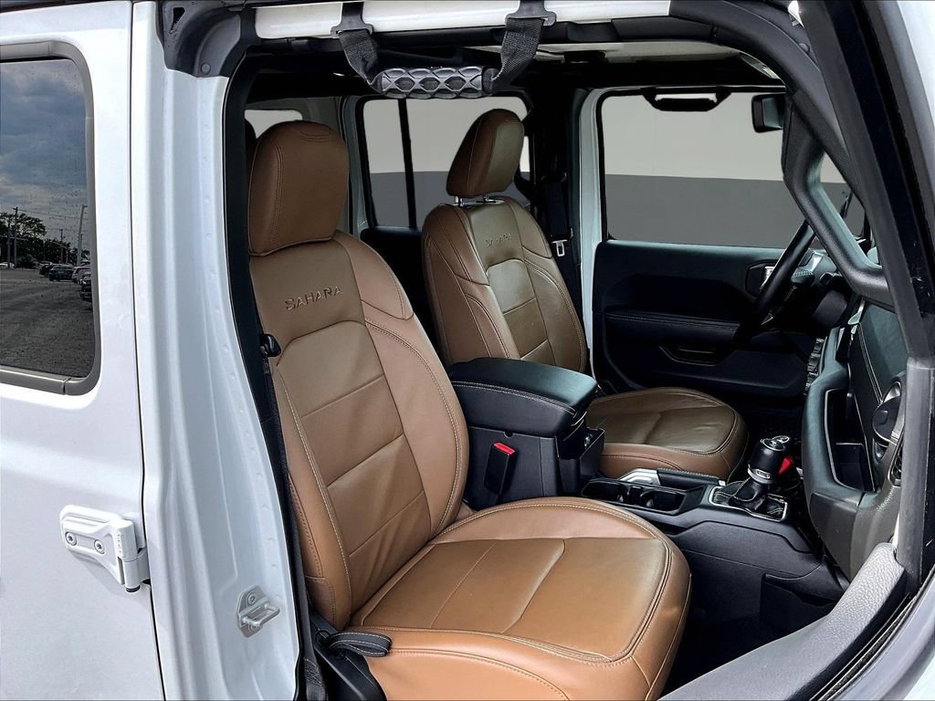 Used 2022 Jeep Wrangler Unlimited Sahara w/ Dual Top Group AWD/4WD image 32