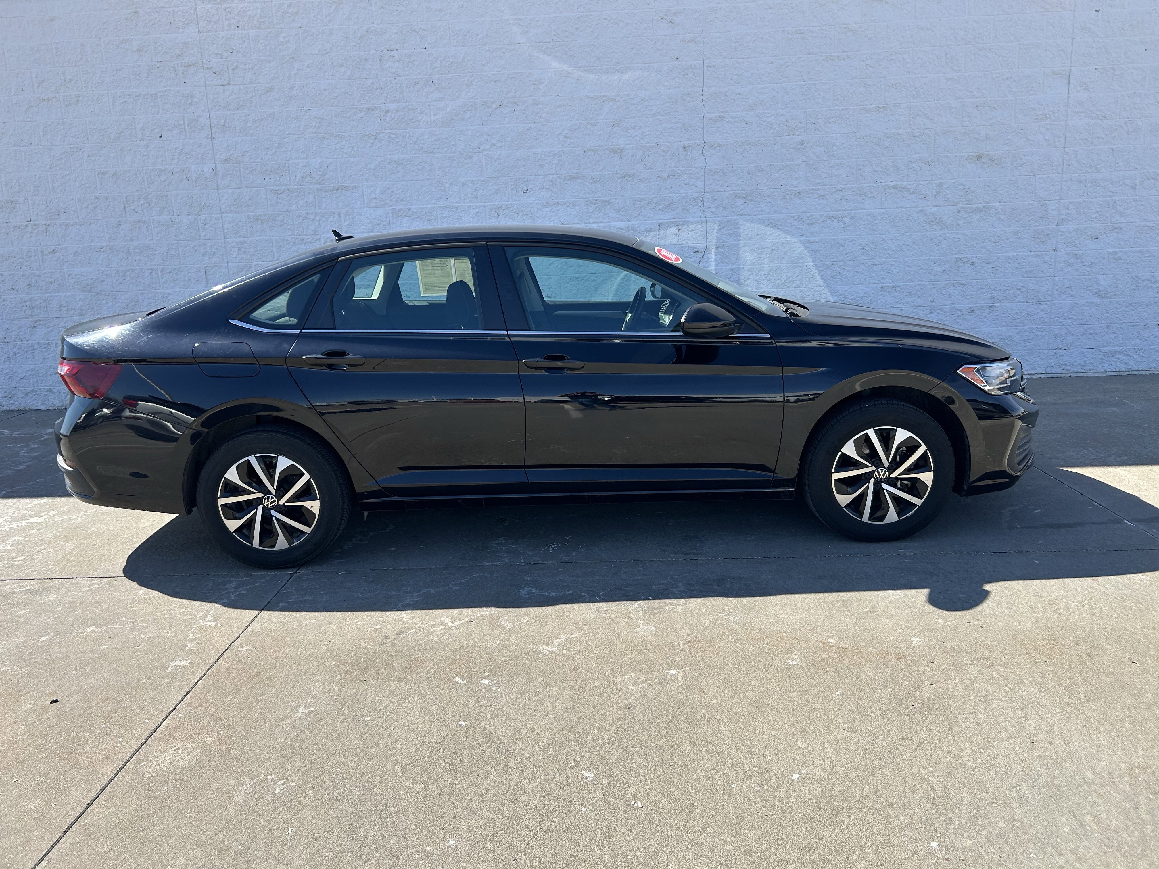 Used 2023 Volkswagen Jetta S image 2