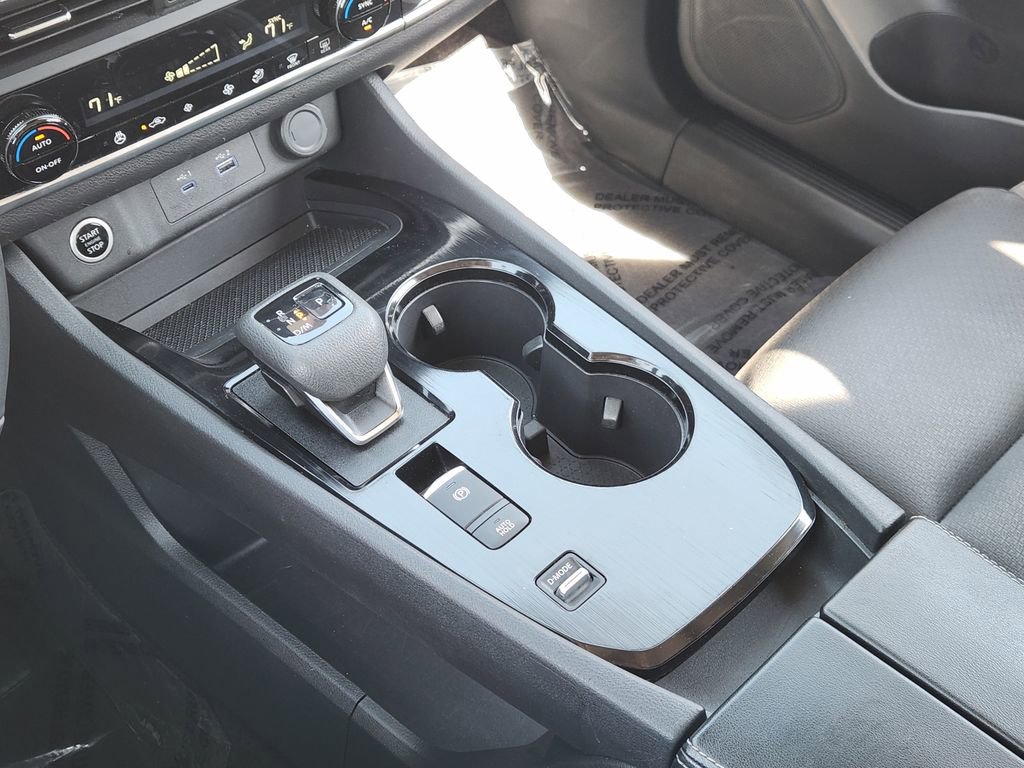 Used 2023 Nissan Rogue SV w/ SV Premium B Package FWD image 15