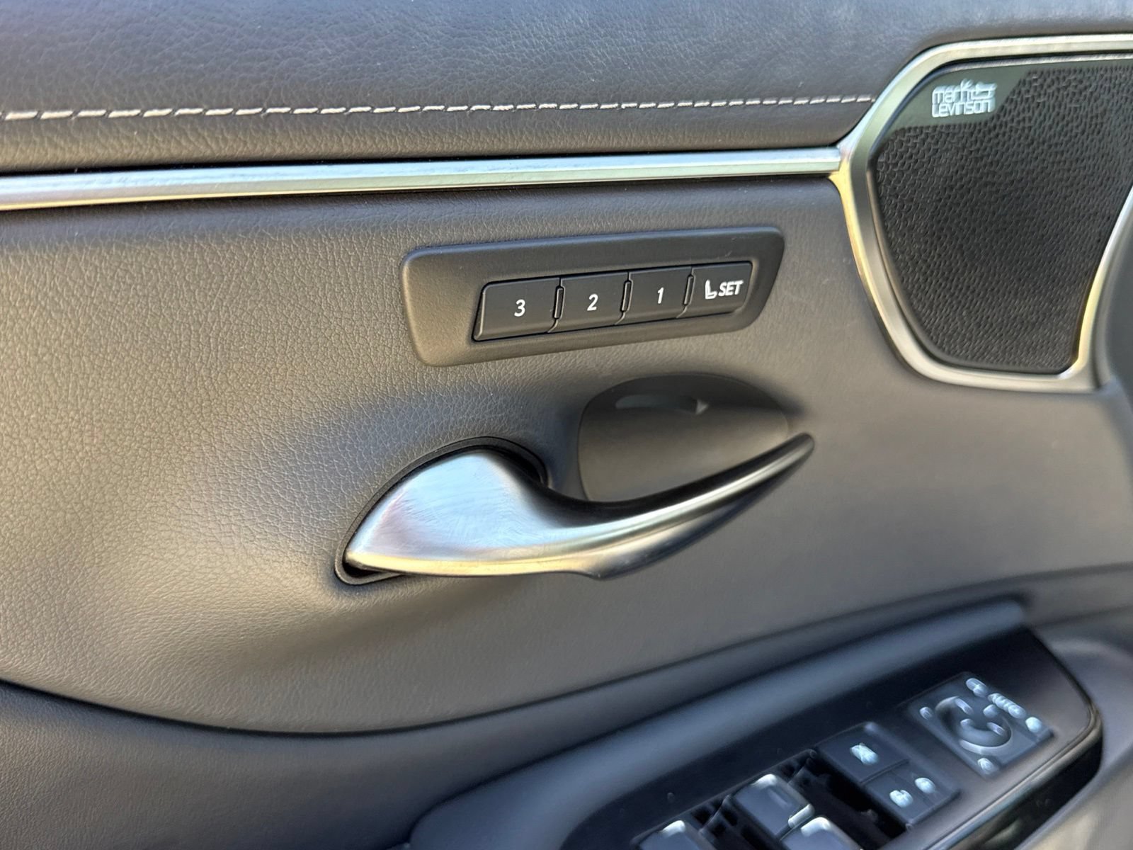 Used 2023 Lexus ES 300h w/ Accessory Package (Z1) FWD image 22