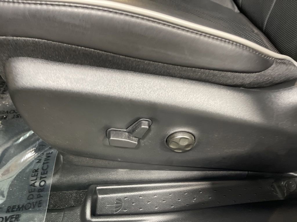 Used 2026 Chrysler Pacifica Limited FWD image 20