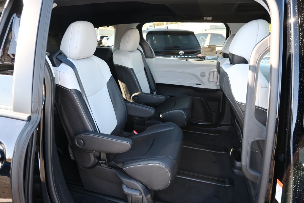 New 2026 Toyota Sienna XSE AWD/4WD image 17