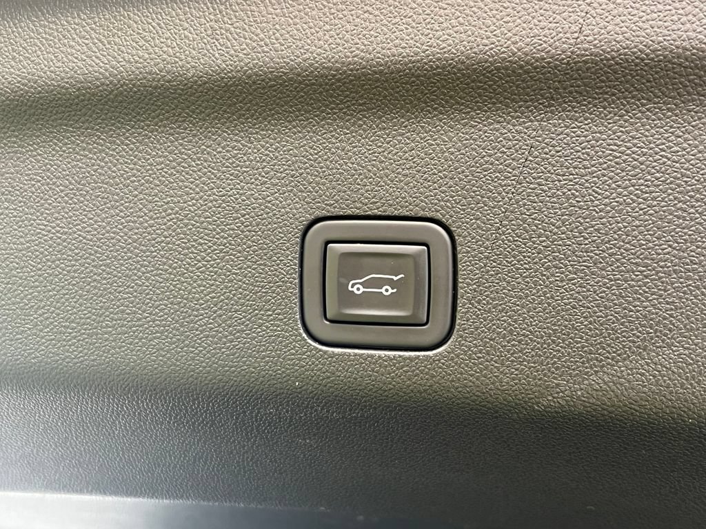 Used 2023 GMC Yukon AT4 w/ AT4 Premium Package AWD/4WD image 22
