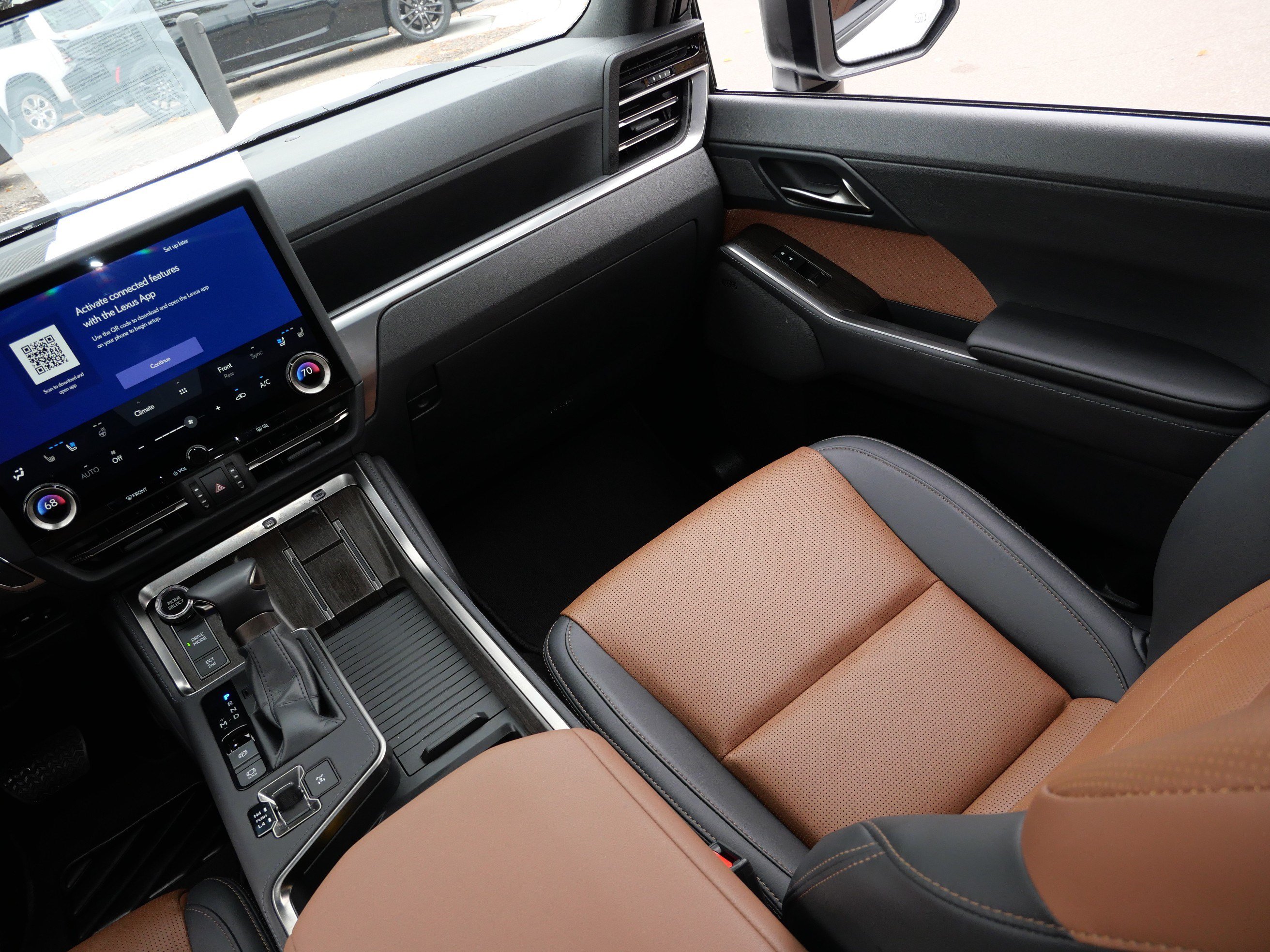 Used 2025 Lexus GX 550 w/ Accessory Package (2T) AWD/4WD image 11