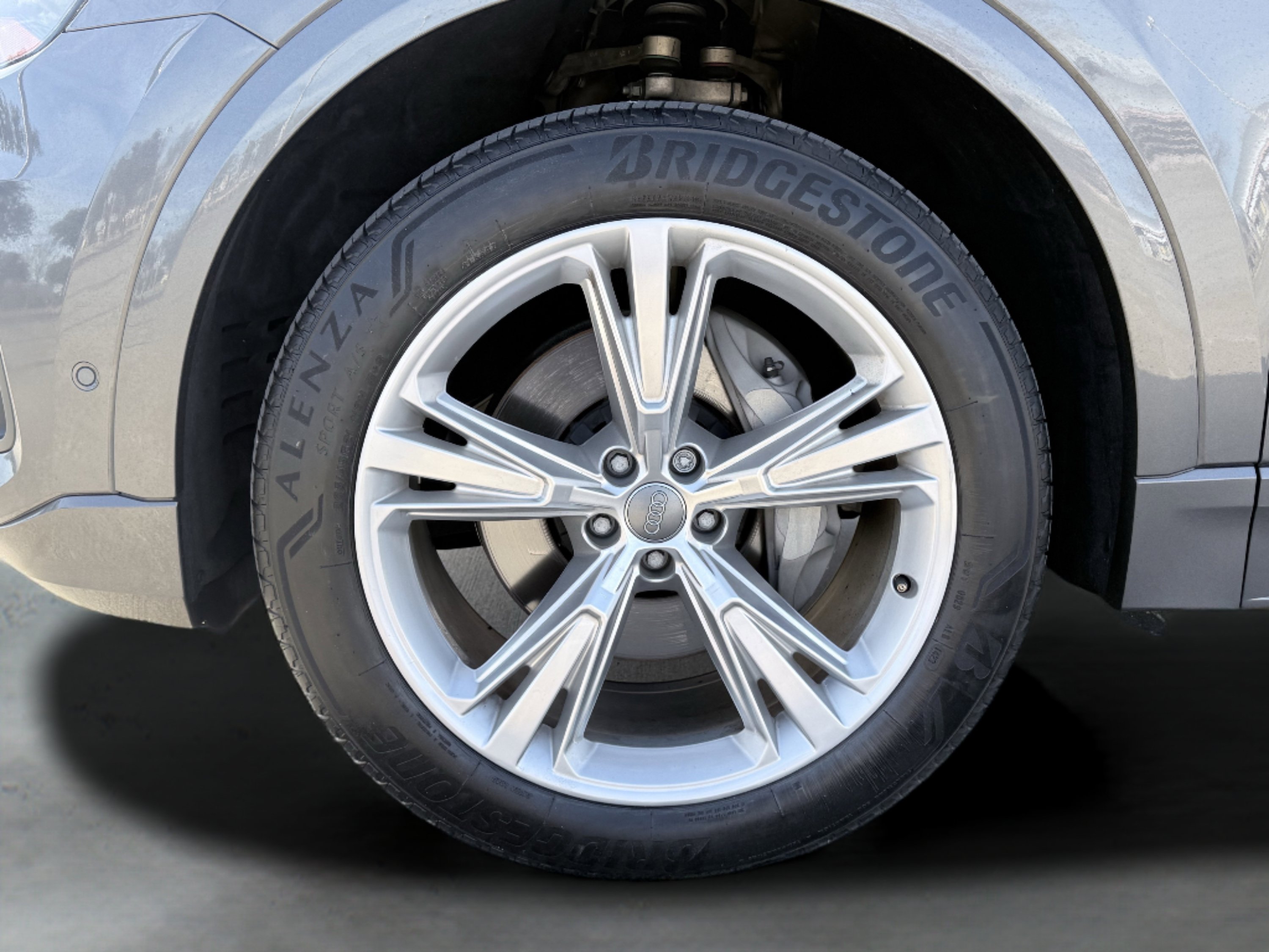 Used 2019 Audi Q8 Premium Plus w/ Premium Plus AWD/4WD image 13
