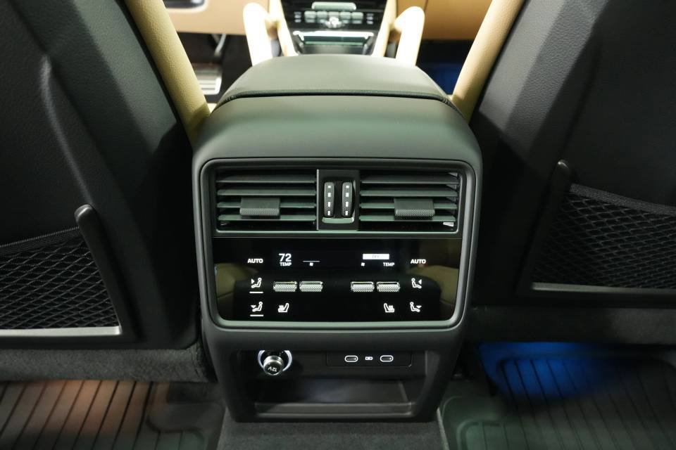 Certified 2026 Porsche Cayenne AWD/4WD image 26