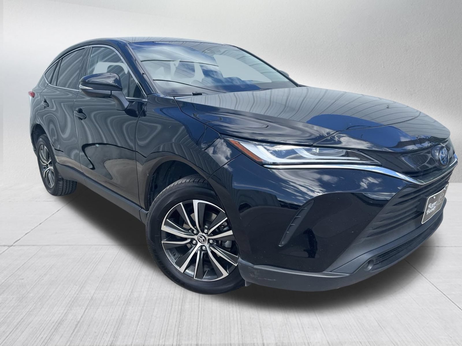 Used 2024 Toyota Venza LE AWD/4WD image 3