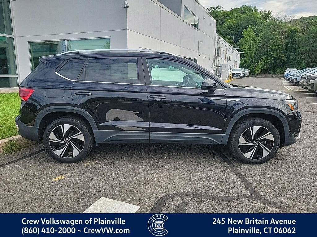 Certified 2023 Volkswagen Taos SE w/ Panoramic Sunroof Package AWD/4WD image 33