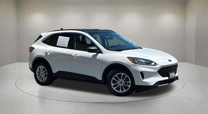 Used 2022 Ford Escape SE FWD image 1