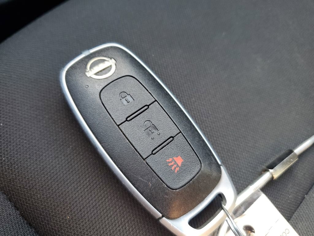 Used 2023 Nissan Rogue S image 28