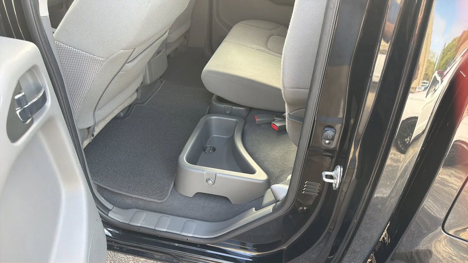 Used 2019 Nissan Frontier SV image 26