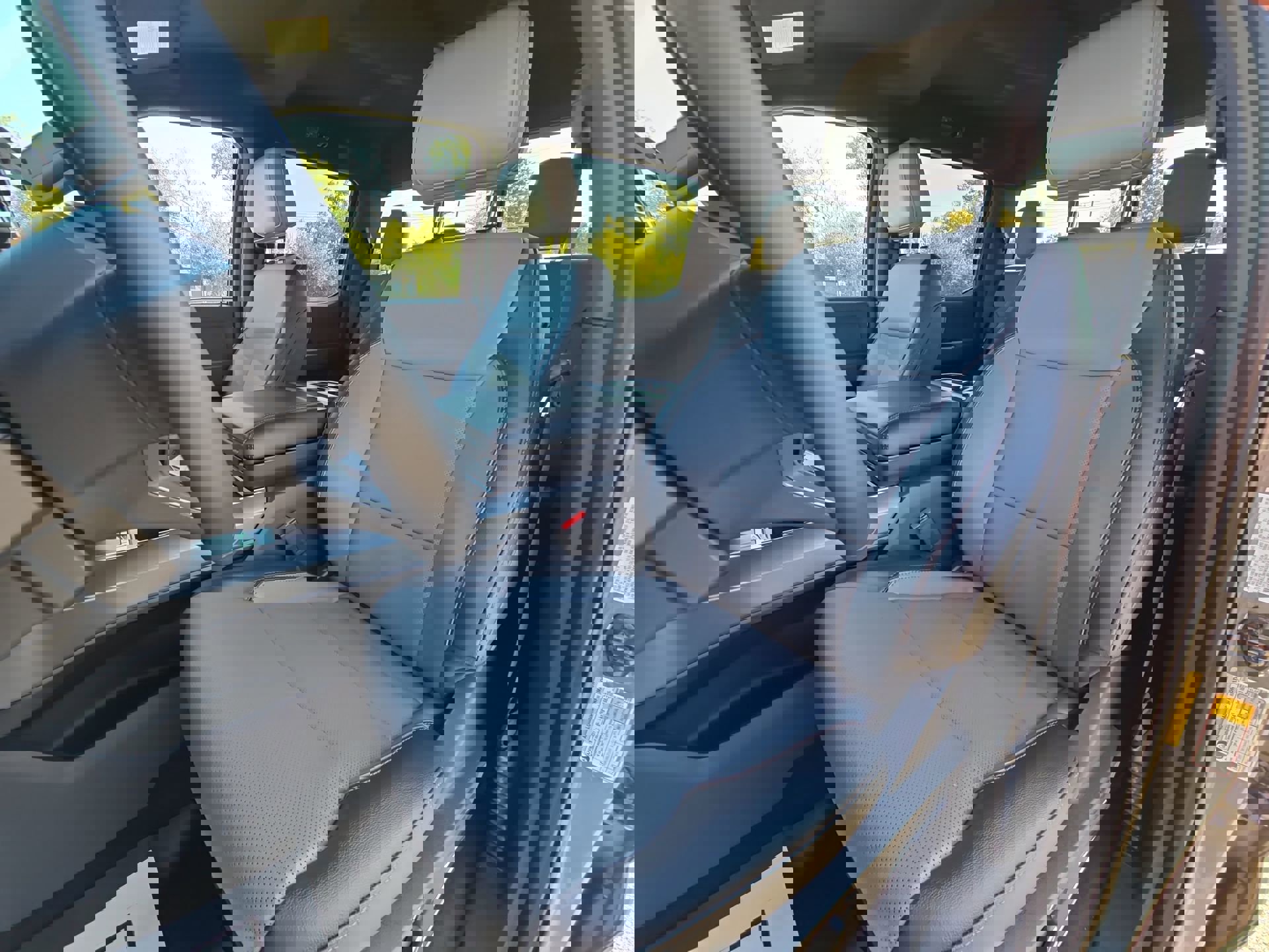 Used 2023 Ford F150 Lightning 4x4 SuperCrew image 12