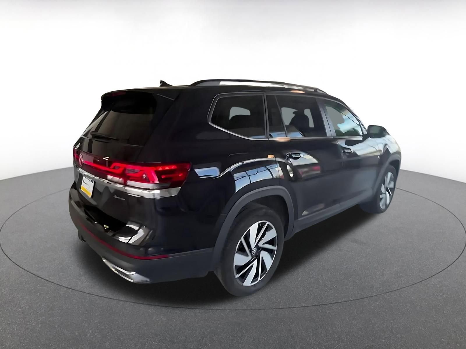 Used 2025 Volkswagen Atlas SE image 21