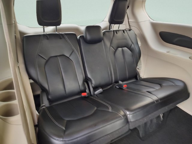 Used 2023 Chrysler Pacifica Touring-L FWD image 32
