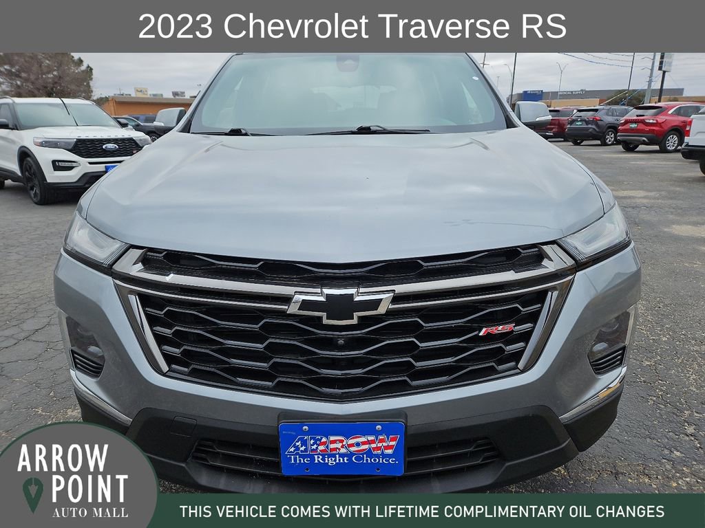 Used 2023 Chevrolet Traverse RS image 3
