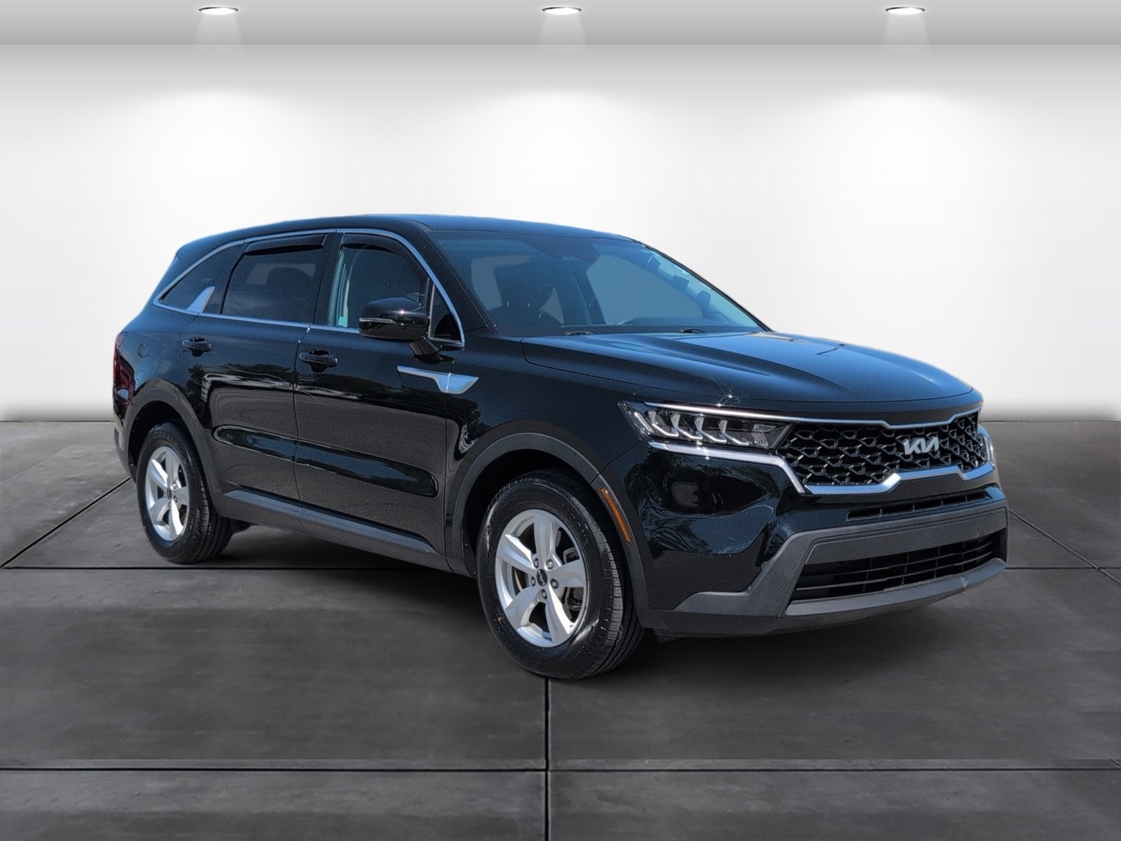 Used 2023 Kia Sorento LX image 2