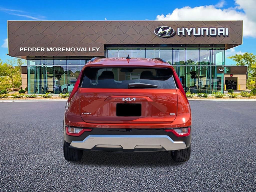 Used 2023 Kia Niro EX Touring image 5