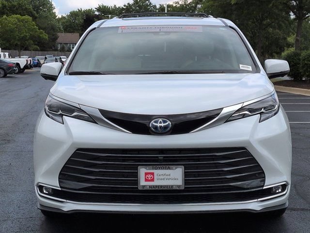 Certified 2025 Toyota Sienna Platinum AWD/4WD image 4