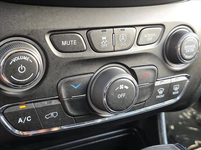 Used 2022 Jeep Cherokee Latitude w/ Trailer Tow Group AWD/4WD image 14