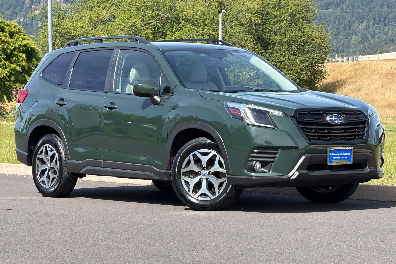 Used 2023 Subaru Forester Premium AWD/4WD image 1