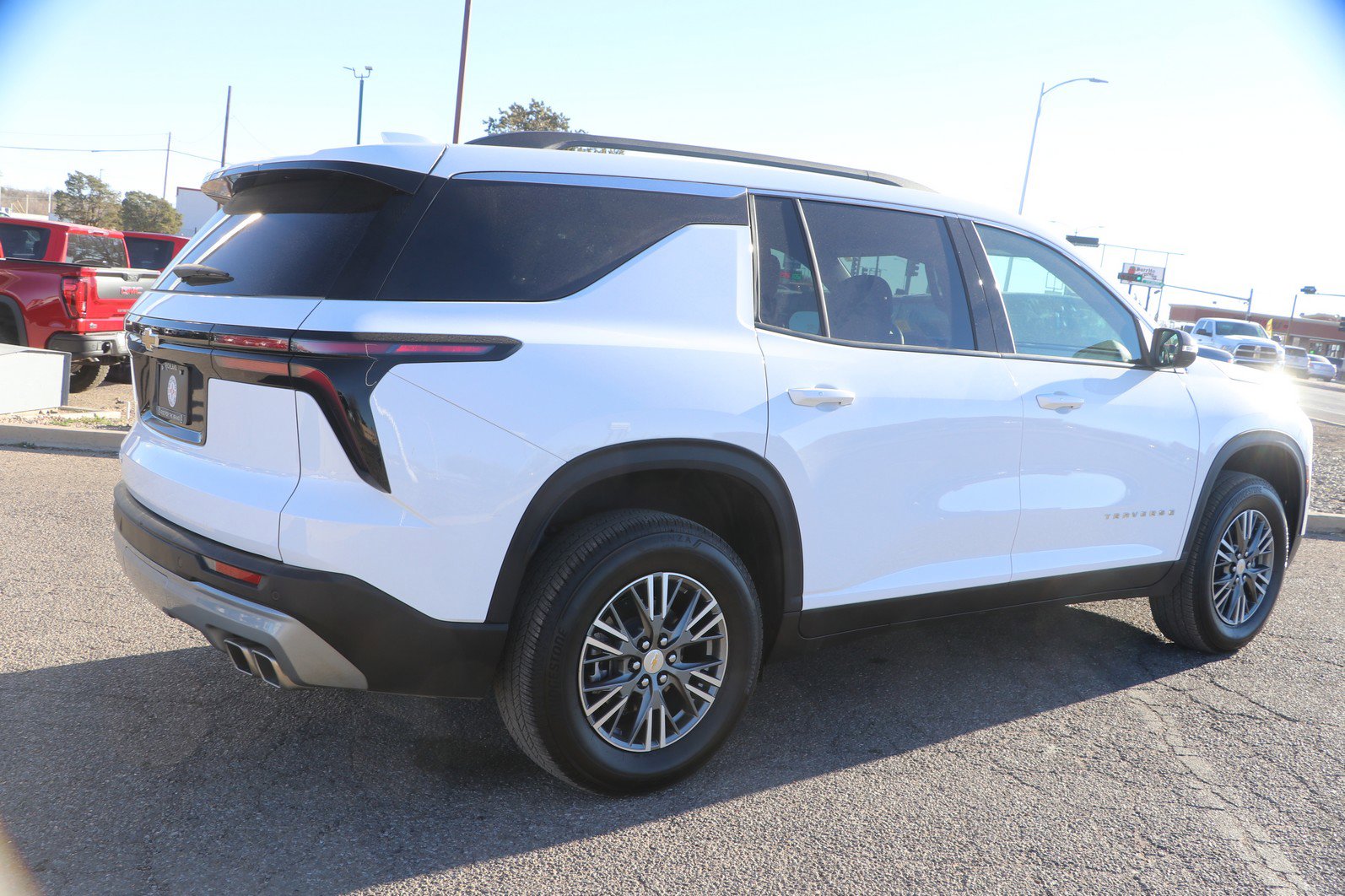 Used 2025 Chevrolet Traverse LT image 7