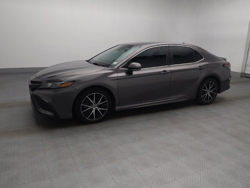 Used 2022 Toyota Camry SE FWD image 2