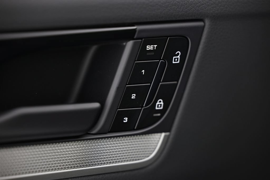 New 2026 Porsche Cayenne Coupe AWD/4WD image 18