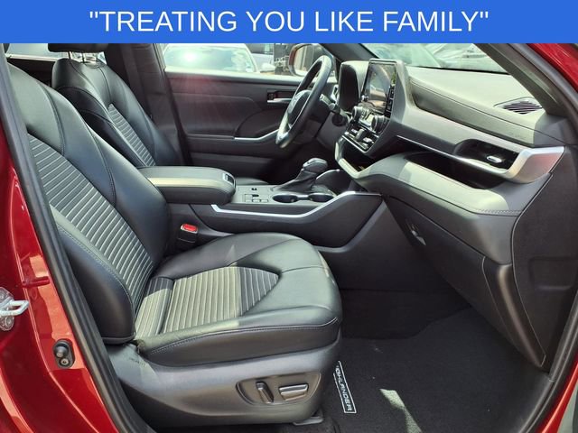 Used 2023 Toyota Highlander XSE FWD image 19