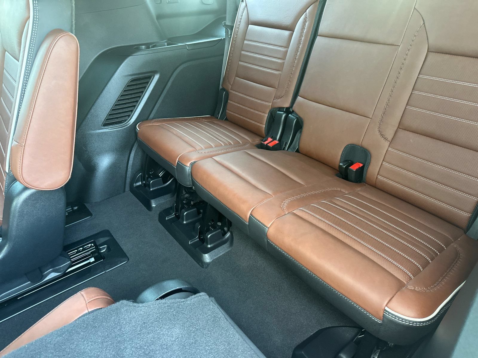 Used 2023 GMC Yukon Denali Ultimate AWD/4WD image 17